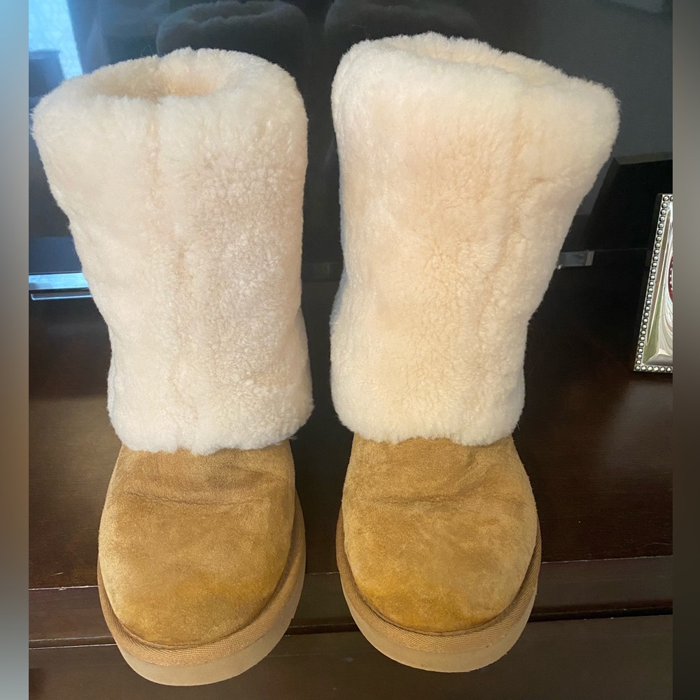 COPY - Like new size 7 UGG Maylin boots
